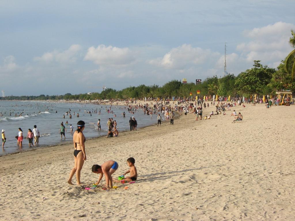 Angkul Angkul Beach Inn Kuta By Kamara Extérieur photo